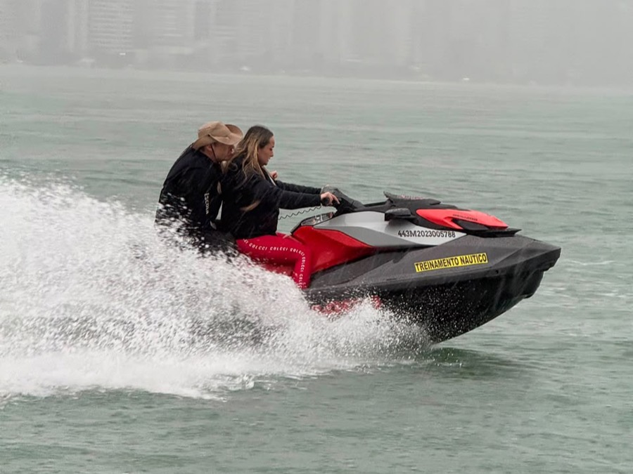 Jet ski registrado navegando em Balneário Camboriú