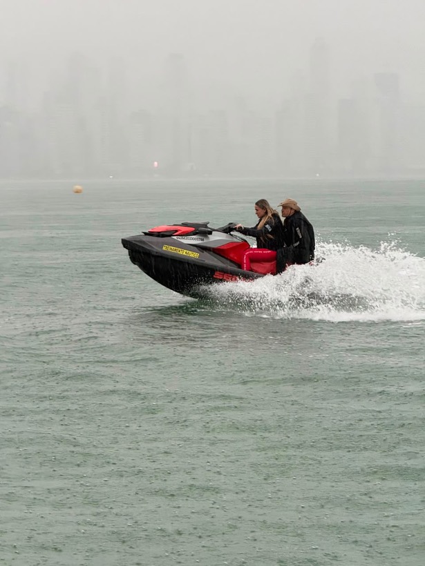 Passeio de jet ski entre as ilhas da região